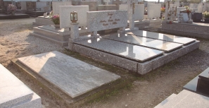 Comprou sepultura mas terreno já estava ocupado por vizinho
